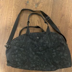 Basically new lululemon duffle with long and short strap